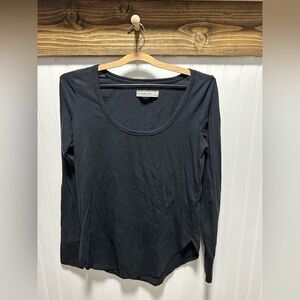 Abercrombie & Fitch Classic Black Long Sleeve Tee curved hem EUC Sz L